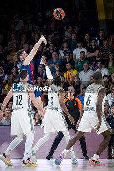 2024-10-25 - Dario Brizuela (Barca Basket) in action during a EuroLeague match between Braca Basket and Asvel Villeurbanne at Palau Blaugrana in Barcelona, Barcelona, Spain, on October 25 2024. Photo by Felipe Mondino / Panoramic - BARÇA BASKET - ASVEL VILLEURBANNE - EUROLEAGUE - BASKETBALL