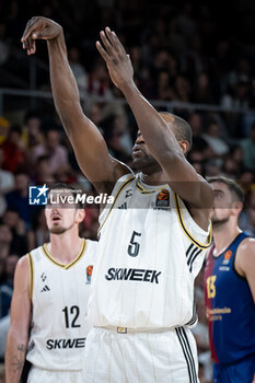 2024-10-25 - Theo Maledon (Asvel Villeurbanne) in action during a EuroLeague match between Braca Basket and Asvel Villeurbanne at Palau Blaugrana in Barcelona, Barcelona, Spain, on October 25 2024. Photo by Felip Mondino / Panoramic - BARÇA BASKET - ASVEL VILLEURBANNE - EUROLEAGUE - BASKETBALL