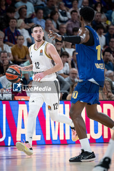 2024-10-25 - Nando De Colo (Asvel Villeurbanne) in action during a EuroLeague match between Braca Basket and Asvel Villeurbanne at Palau Blaugrana in Barcelona, Barcelona, Spain, on October 25 2024. Photo by Felip Mondino / Panoramic - BARÇA BASKET - ASVEL VILLEURBANNE - EUROLEAGUE - BASKETBALL