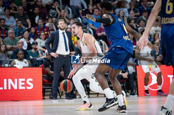 2024-10-25 - Nando De Colo (Asvel Villeurbanne) in action during a EuroLeague match between Braca Basket and Asvel Villeurbanne at Palau Blaugrana in Barcelona, Barcelona, Spain, on October 25 2024. Photo by Felip Mondino / Panoramic - BARÇA BASKET - ASVEL VILLEURBANNE - EUROLEAGUE - BASKETBALL