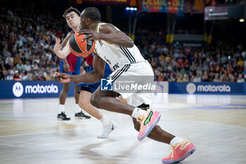 2024-10-25 - Charles Kahudi (Asvel Villeurbanne) in action during a EuroLeague match between Braca Basket and Asvel Villeurbanne at Palau Blaugrana in Barcelona, Barcelona, Spain, on October 25 2024. Photo by Felip Mondino / Panoramic - BARÇA BASKET - ASVEL VILLEURBANNE - EUROLEAGUE - BASKETBALL