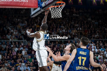 2024-10-25 - Charles Kahudi (Asvel Villeurbanne) in action during a EuroLeague match between Braca Basket and Asvel Villeurbanne at Palau Blaugrana in Barcelona, Barcelona, Spain, on October 25 2024. Photo by Felip Mondino / Panoramic - BARÇA BASKET - ASVEL VILLEURBANNE - EUROLEAGUE - BASKETBALL