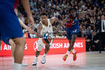 2024-10-25 - Theo Maledon (Asvel Villeurbanne) in action during a EuroLeague match between Braca Basket and Asvel Villeurbanne at Palau Blaugrana in Barcelona, Barcelona, Spain, on October 25 2024. Photo by Felip Mondino / Panoramic - BARÇA BASKET - ASVEL VILLEURBANNE - EUROLEAGUE - BASKETBALL