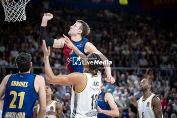 2024-10-25 - Jan Vesely (Barca Basket) in action during a EuroLeague match between Braca Basket and Asvel Villeurbanne at Palau Blaugrana in Barcelona, Barcelona, Spain, on October 25 2024. Photo by Felipe Mondino - BARÇA BASKET - ASVEL VILLEURBANNE - EUROLEAGUE - BASKETBALL