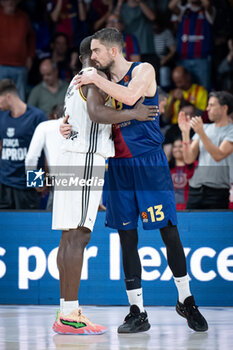 2024-10-25 - Charles Kahudi (Asvel Villeurbanne) and Tomas Satoransky (Barca Basket) gestures during a EuroLeague match between Braca Basket and Asvel Villeurbanne at Palau Blaugrana in Barcelona, Barcelona, Spain, on October 25 2024. Photo by Felipe Mondino - BARÇA BASKET - ASVEL VILLEURBANNE - EUROLEAGUE - BASKETBALL