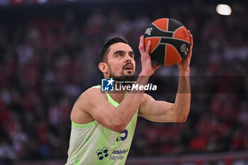 2024-10-31 - 13 Tomas Satoransky of FC Barcelona plays during the Euroleague, Round 7 match between Olympiacos Piraeus and FC Barcelona at Peace and Friendship Stadium in Piraeus, Greece, on October 31, 2024. - OLYMPIACOS VS FC BARCELONA - EUROLEAGUE - BASKETBALL