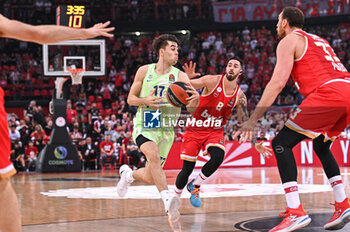 2024-10-31 - 17 Juan Nunez of FC Barcelona competing with 8 Luca Vildoza of Olympiacos Piraeus during the Euroleague, Round 7 match between Olympiacos Piraeus and FC Barcelona at Peace and Friendship Stadium in Piraeus, Greece, on October 31, 2024. - OLYMPIACOS VS FC BARCELONA - EUROLEAGUE - BASKETBALL