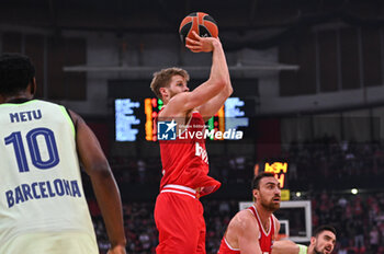 2024-10-31 - 0 Thomas Walkup of Olympiacos Piraeus plays during the Euroleague, Round 7 match between Olympiacos Piraeus and FC Barcelona at Peace and Friendship Stadium in Piraeus, Greece, on October 31, 2024. - OLYMPIACOS VS FC BARCELONA - EUROLEAGUE - BASKETBALL