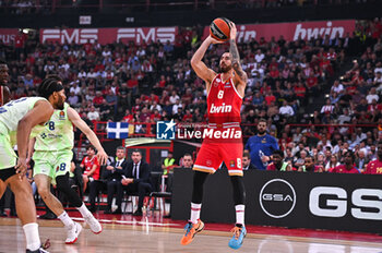 2024-10-31 - 8 Luca Vildoza of Olympiacos Piraeus plays during the Euroleague, Round 7 match between Olympiacos Piraeus and FC Barcelona at Peace and Friendship Stadium in Piraeus, Greece, on October 31, 2024. - OLYMPIACOS VS FC BARCELONA - EUROLEAGUE - BASKETBALL