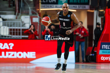2024-01-24 - Deandre Lansdowne #9 of Niners Chemnitz seen in action during FIBA Europe Cup 2023/24 Second Round Group N game between Itelyum Varese and Niners Chemnitz at Itelyum Arena, Varese, Italy on January 24, 2024 - ITELYUM VARESE VS NINERS CHEMNITZ - FIBA EUROPE CUP - BASKETBALL