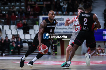 2024-01-24 - Deandre Lansdowne #9 of Niners Chemnitz seen in action during FIBA Europe Cup 2023/24 Second Round Group N game between Itelyum Varese and Niners Chemnitz at Itelyum Arena, Varese, Italy on January 24, 2024 - ITELYUM VARESE VS NINERS CHEMNITZ - FIBA EUROPE CUP - BASKETBALL