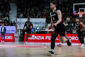 2024-01-24 - Wesley Van Beck #5 of Niners Chemnitz seen in action during FIBA Europe Cup 2023/24 Second Round Group N game between Itelyum Varese and Niners Chemnitz at Itelyum Arena, Varese, Italy on January 24, 2024 - ITELYUM VARESE VS NINERS CHEMNITZ - FIBA EUROPE CUP - BASKETBALL
