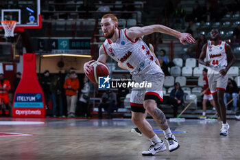 2024-01-24 - Niccolo Mannion #4  of Itelyum Varese seen in action during FIBA Europe Cup 2023/24 Second Round Group N game between Itelyum Varese and Niners Chemnitz at Itelyum Arena, Varese, Italy on January 24, 2024 - ITELYUM VARESE VS NINERS CHEMNITZ - FIBA EUROPE CUP - BASKETBALL