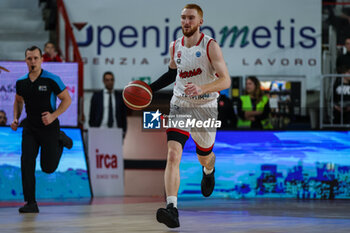 2024-03-27 - Niccolo Mannion #4 of Itelyum Varese seen in action during FIBA Europe Cup 2023/24 Semi-Finals game between Itelyum Varese and Bahcesehir College at Itelyum Arena, Varese, Italy on March 27, 2024 - SEMIFINALS - ITELYUM VARESE BAHCESEHIR COLLEGE - FIBA EUROPE CUP - BASKETBALL