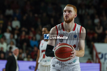 2024-03-27 - Niccolo Mannion #4 of Itelyum Varese seen in action during FIBA Europe Cup 2023/24 Semi-Finals game between Itelyum Varese and Bahcesehir College at Itelyum Arena, Varese, Italy on March 27, 2024 - SEMIFINALS - ITELYUM VARESE BAHCESEHIR COLLEGE - FIBA EUROPE CUP - BASKETBALL