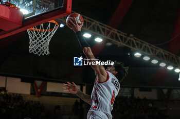 2024-03-27 - Scott Ulaneo #6 of Itelyum Varese seen in action during FIBA Europe Cup 2023/24 Semi-Finals game between Itelyum Varese and Bahcesehir College at Itelyum Arena, Varese, Italy on March 27, 2024 - SEMIFINALS - ITELYUM VARESE BAHCESEHIR COLLEGE - FIBA EUROPE CUP - BASKETBALL