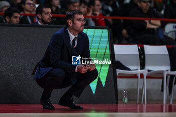 2024-03-27 - Tom Bialaszewski Head Coach of Itelyum Varese looks on during FIBA Europe Cup 2023/24 Semi-Finals game between Itelyum Varese and Bahcesehir College at Itelyum Arena, Varese, Italy on March 27, 2024 - SEMIFINALS - ITELYUM VARESE BAHCESEHIR COLLEGE - FIBA EUROPE CUP - BASKETBALL