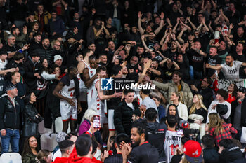 2024-03-27 - Itelyum Varese players celebrate the victory at the end of the match with Itelyum Varese supporters during FIBA Europe Cup 2023/24 Semi-Finals game between Itelyum Varese and Bahcesehir College at Itelyum Arena, Varese, Italy on March 27, 2024 - SEMIFINALS - ITELYUM VARESE BAHCESEHIR COLLEGE - FIBA EUROPE CUP - BASKETBALL