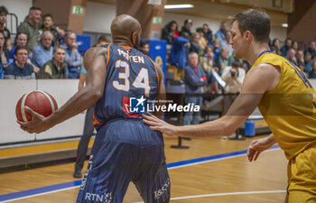 2024-03-29 - Vevey Switzerland, 03/29/2024: Darius Moten of Union Neuchatel Basket #34 against Jonathan Dubas of Vevey Riviera Basket #14 during Playoffs for the Quarter of finals. Playoffs for the Quarter of finals which is also the 2nd Play-off match of the Swiss Basket League between Vevey Riviera Basket and Union Neuchatel Basket. - SWISS BASKET LEAGUE - VEVEY RIVIERA BASKET VS UNION NEUCHATEL BASKET - EVENTS - BASKETBALL