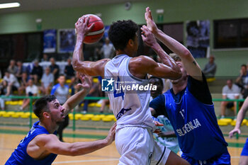 2024-07-05 - Actions of the game and players' images during the between Italy and Slovenia at Pala Cian Toma - Domegge (BL) 5 July, 2024 during the Torneo Under 20 - 22° Memorial De Silvestro/Trofeo Meneghin - TORNEO UNDER 20 - 22° MEMORIAL DE SILVESTRO/TROFEO MENEGHIN - ITALIA VS SLOVENIA - EVENTS - BASKETBALL