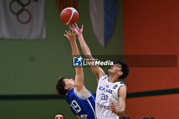 2024-07-07 - Duel between Riccardo Salvioni ( Italy ) and Alexandros Samodurov ( Greece ) during the match at Pala Cian Toma - Domegge (BL) 7 July, 2024, during the 22nd De Silvestro-Meneghin International U20 Basketball Tournament - TORNEO UNDER 20 - 22° MEMORIAL DE SILVESTRO/TROFEO MENEGHIN - ITALIA VS GRECIA - EVENTS - BASKETBALL