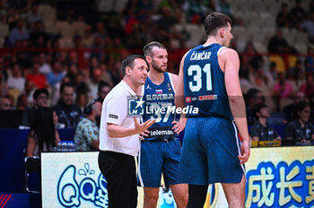 2024-07-04 - Head Coach Aleksander Sekulic with 37 leon Stergar and 31 Vlatko Cancar of Slovenia during the FIBA Olympic Qualifying Tournament 2024, match between Slovenia and New Zealand at Peace & Friendship Stadium on July 4, 2024, in Piraeus, Greece. - NEW ZEALAND VS SLOVENIA - FIBA OLYMPIC QUALIFYING TOURNAMENTS - INTERNATIONALS - BASKETBALL