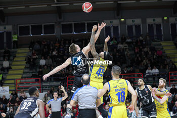2024-01-07 - #43 Leon Radosevic (Bertram Derthona Basket Tortona) and # 45 Gamble Julian (Givova Scafati Basket) - BERTRAM DERTHONA TORTONA VS GIVOVA SCAFATI - ITALIAN SERIE A - BASKETBALL