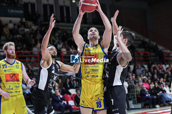 2024-01-07 - # 18 Rossato Riccardo (Givova Scafati Basket) - BERTRAM DERTHONA TORTONA VS GIVOVA SCAFATI - ITALIAN SERIE A - BASKETBALL