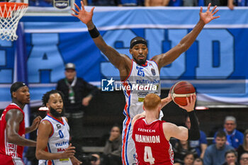 2024-01-06 - Niccolo Mannion ( Openjobmetis Varese ) thwarted by Terry Allen ( Nutribullet Treviso Basket ) - NUTRIBULLET TREVISO BASKET VS OPENJOBMETIS VARESE - ITALIAN SERIE A - BASKETBALL