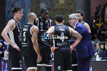 2024-01-21 - De Raffaele Walter (head coach Bertram Derthona Basket Tortona) and teams - BERTRAM DERTHONA TORTONA VS UMANA REYER VENEZIA - ITALIAN SERIE A - BASKETBALL