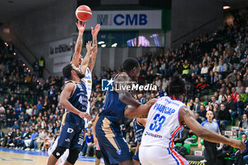 2024-01-21 - Sospension shot of Justin Robinson ( Nutribullet Treviso Basket ) - NUTRIBULLET TREVISO BASKET VS BANCO DI SARDEGNA SASSARI - ITALIAN SERIE A - BASKETBALL