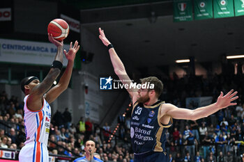 2024-01-21 - Sospension shot of Terry Allen ( Nutribullet Treviso Basket ) - NUTRIBULLET TREVISO BASKET VS BANCO DI SARDEGNA SASSARI - ITALIAN SERIE A - BASKETBALL