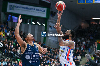 2024-01-21 - Suspension shot of Ky Bowman ( Nutribullet Treviso Basket ) - NUTRIBULLET TREVISO BASKET VS BANCO DI SARDEGNA SASSARI - ITALIAN SERIE A - BASKETBALL