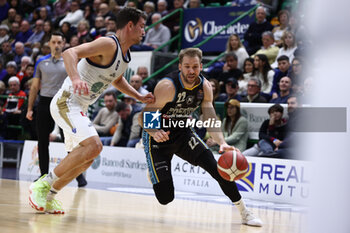 2024-02-04 - Wayne Mccullough (Vanoli Basket Cremona) - BANCO DI SARDEGNA SASSARI VS VANOLI BASKET CREMONA - ITALIAN SERIE A - BASKETBALL