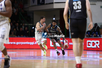 2024-02-04 - Trevor Lacey (Vanoli Basket Cremona) - BANCO DI SARDEGNA SASSARI VS VANOLI BASKET CREMONA - ITALIAN SERIE A - BASKETBALL