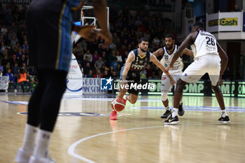 2024-02-04 - Marcus Zegarowski (Vanoli Basket Cremona) - BANCO DI SARDEGNA SASSARI VS VANOLI BASKET CREMONA - ITALIAN SERIE A - BASKETBALL