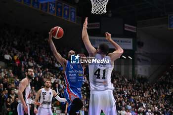 2024-02-05 - Ky Bowman ( Nutribullet Treviso Basket ) twwarted by Ante Zizic ( Virtus Segafredo Bologna ) - NUTRIBULLET TREVISO BASKET VS VIRTUS SEGAFREDO BOLOGNA - ITALIAN SERIE A - BASKETBALL