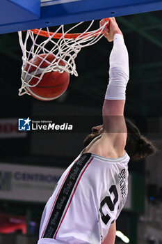 2024-02-05 - Tomike Shengelia ( Virtus Segafredo Bologna ) dunks to the basket - NUTRIBULLET TREVISO BASKET VS VIRTUS SEGAFREDO BOLOGNA - ITALIAN SERIE A - BASKETBALL