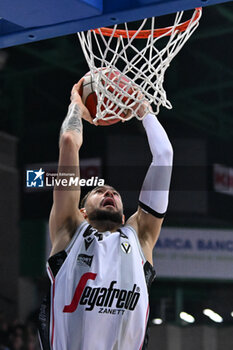 2024-02-05 - Isaia Cordinier ( Virtus Segafredo Bologna ) dunks to the basket - NUTRIBULLET TREVISO BASKET VS VIRTUS SEGAFREDO BOLOGNA - ITALIAN SERIE A - BASKETBALL