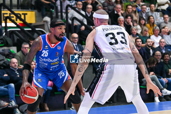 2024-02-05 - Terry Allen ( Nutribillet Treviso Basket ) and Achille Polonaise ( Virtus Segafredo Bologna ) - NUTRIBULLET TREVISO BASKET VS VIRTUS SEGAFREDO BOLOGNA - ITALIAN SERIE A - BASKETBALL