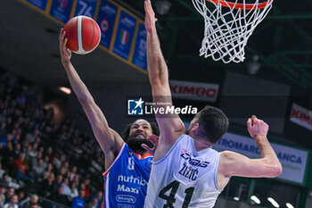 2024-02-05 - Ky Bowman ( Nutribillet Treviso Basket ) dunks to the basket - NUTRIBULLET TREVISO BASKET VS VIRTUS SEGAFREDO BOLOGNA - ITALIAN SERIE A - BASKETBALL