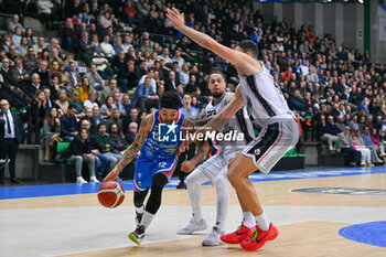 2024-02-05 - Justin Robinson ( Nutribillet Treviso Basket ) in action - NUTRIBULLET TREVISO BASKET VS VIRTUS SEGAFREDO BOLOGNA - ITALIAN SERIE A - BASKETBALL