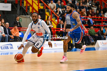 2024-03-03 - Javob Everse Pullen (0) Ge.Vi. Napoli Basket thwarted by Kyran Bowman (0) Nutribullet Treviso during the series A of italian LBA Basketball Championship match Ge.Vi Napoli vs Nutribullet Trevio at the Palabarbuto - Napoli (Na), March 3, 2024 - GEVI NAPOLI BASKET VS NUTRIBULLET TREVISO BASKET - ITALIAN SERIE A - BASKETBALL