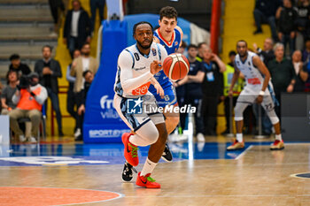 2024-03-03 - Javob Everse Pullen (0) Ge.Vi. Napoli Basket thwarted by Alessandro Zanelli (6) Nutribullet Treviso during the series A of italian LBA Basketball Championship match Ge.Vi Napoli vs Nutribullet Trevio at the Palabarbuto - Napoli (Na), March 3, 2024 - GEVI NAPOLI BASKET VS NUTRIBULLET TREVISO BASKET - ITALIAN SERIE A - BASKETBALL