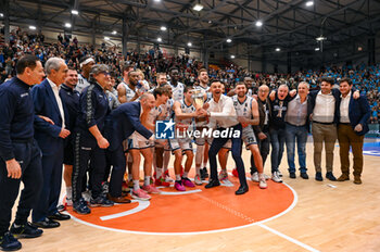 2024-03-03 - The Team Ge.Vi Napoli Basket shows the Coppa Italia won final Height 2024 during the series A of italian LBA Basketball Championship match Ge.Vi Napoli vs Nutribullet Trevio at the Palabarbuto - Napoli (Na), March 3, 2024 - GEVI NAPOLI BASKET VS NUTRIBULLET TREVISO BASKET - ITALIAN SERIE A - BASKETBALL