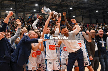 2024-03-03 - The Team Ge.Vi Napoli Basket shows the Coppa Italia won final Height 2024 during the series A of italian LBA Basketball Championship match Ge.Vi Napoli vs Nutribullet Trevio at the Palabarbuto - Napoli (Na), March 3, 2024 - GEVI NAPOLI BASKET VS NUTRIBULLET TREVISO BASKET - ITALIAN SERIE A - BASKETBALL