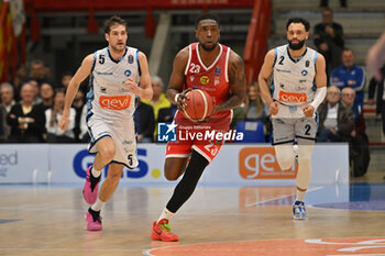 2024-03-16 - Jordon Varnado of Estra Pistoia in action against gevi Napoli Basket - GEVI NAPOLI BASKET VS ESTRA PISTOIA - ITALIAN SERIE A - BASKETBALL