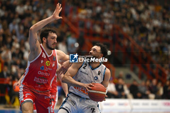 2024-03-16 - Ennis Tyler of GeVi Napoli Basket and Angelo Del Chiaro of Estra Pistoia - GEVI NAPOLI BASKET VS ESTRA PISTOIA - ITALIAN SERIE A - BASKETBALL