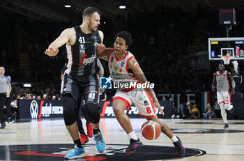 2024-04-01 - Charlie Edward Moore (Estra Pistoia) in action thwarted by Ante Zizic (Segafredo Virtus Bologna) during the LBA italian A1 series basketball championship match Segafredo Virtus Bologna Vs. Estra Pistoia at Segafredo Arena, Bologna, Italy, April 01, 2024 - Photo: Michele Nucci - VIRTUS SEGAFREDO BOLOGNA VS ESTRA PISTOIA - ITALIAN SERIE A - BASKETBALL