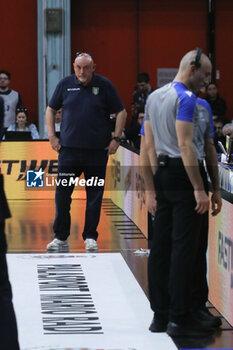 2024-04-07 - Matteo Boniciolli (Givova Scafati Basket) - VANOLI BASKET CREMONA VS GIVOVA SCAFATI - ITALIAN SERIE A - BASKETBALL